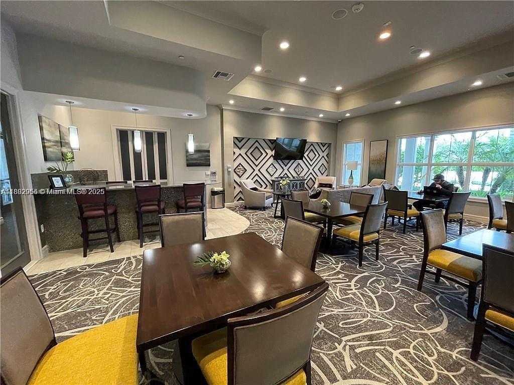 Small Image of 4400 HILLCREST DR #601B, Hollywood Number 45