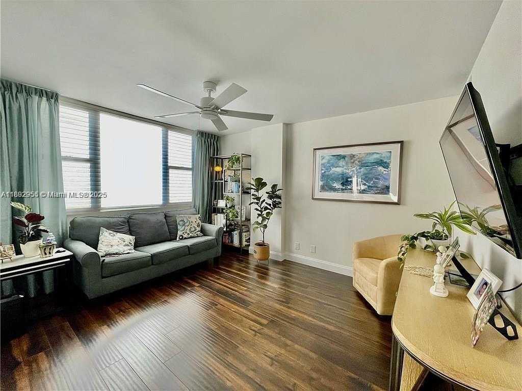 Small Image of 4400 HILLCREST DR #601B, Hollywood Number 7