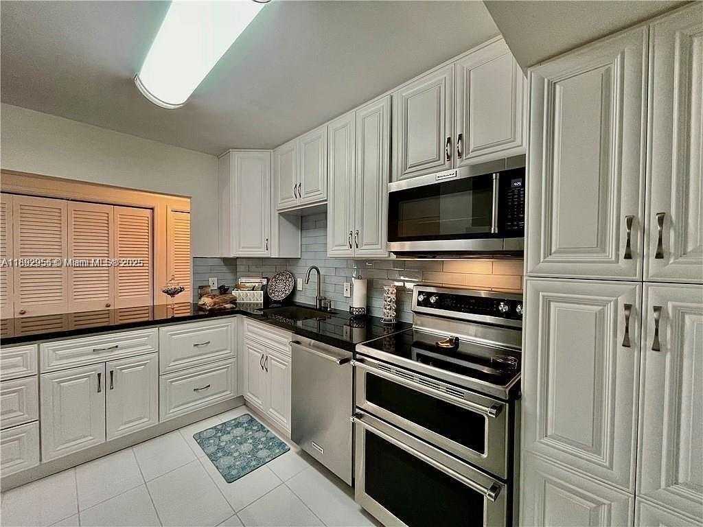 Small Image of 4400 HILLCREST DR #601B, Hollywood Number 8