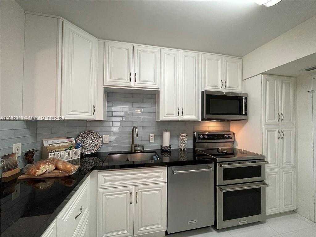 Small Image of 4400 HILLCREST DR #601B, Hollywood Number 9