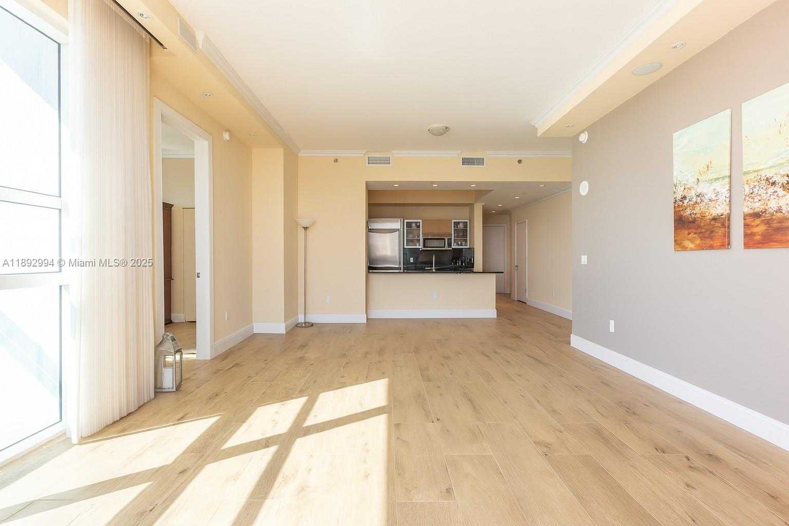 Small Image of 950 BRICKELL BAY DR #5011, Miami Number 10