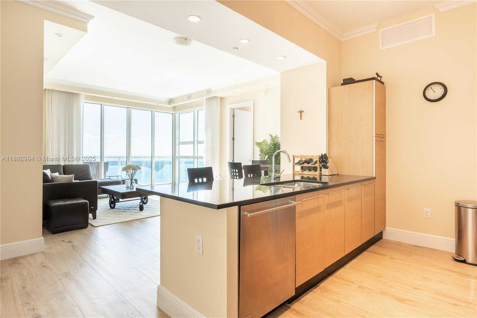 Small Image of 950 BRICKELL BAY DR #5011, Miami Number 12