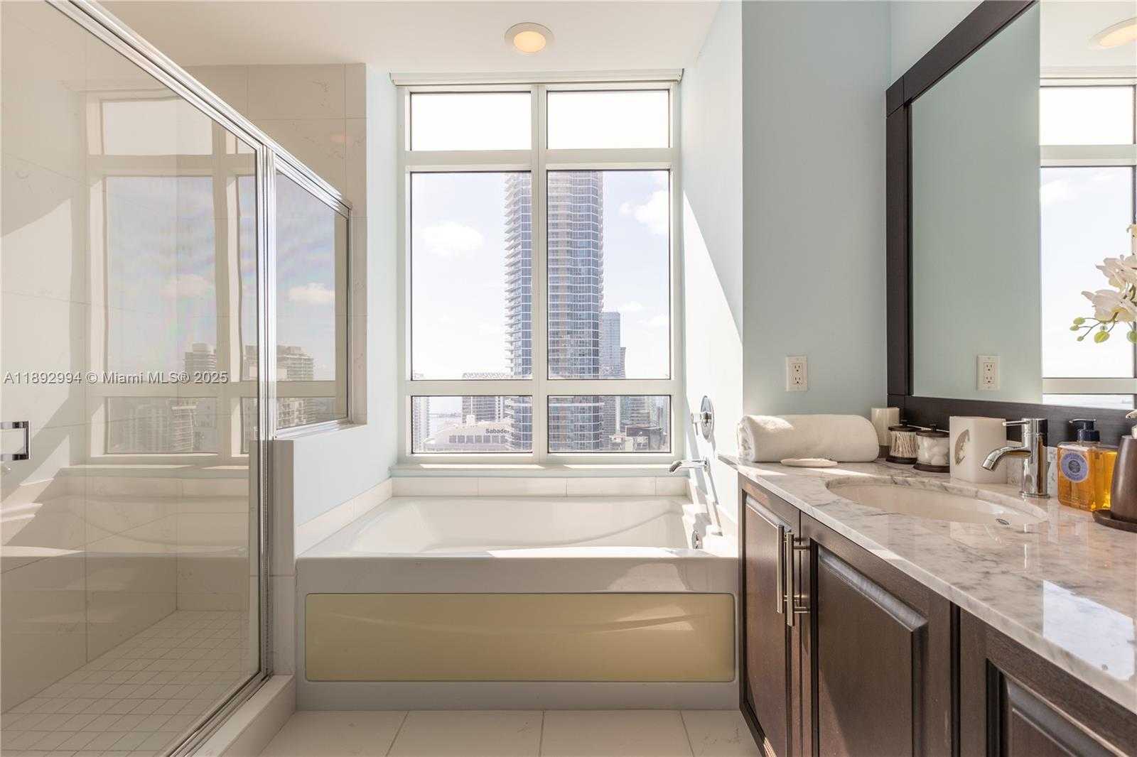 Small Image of 950 BRICKELL BAY DR #5011, Miami Number 17