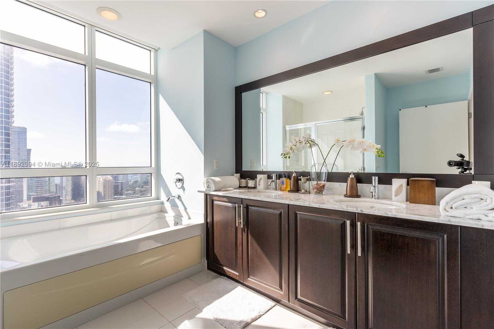 Small Image of 950 BRICKELL BAY DR #5011, Miami Number 18