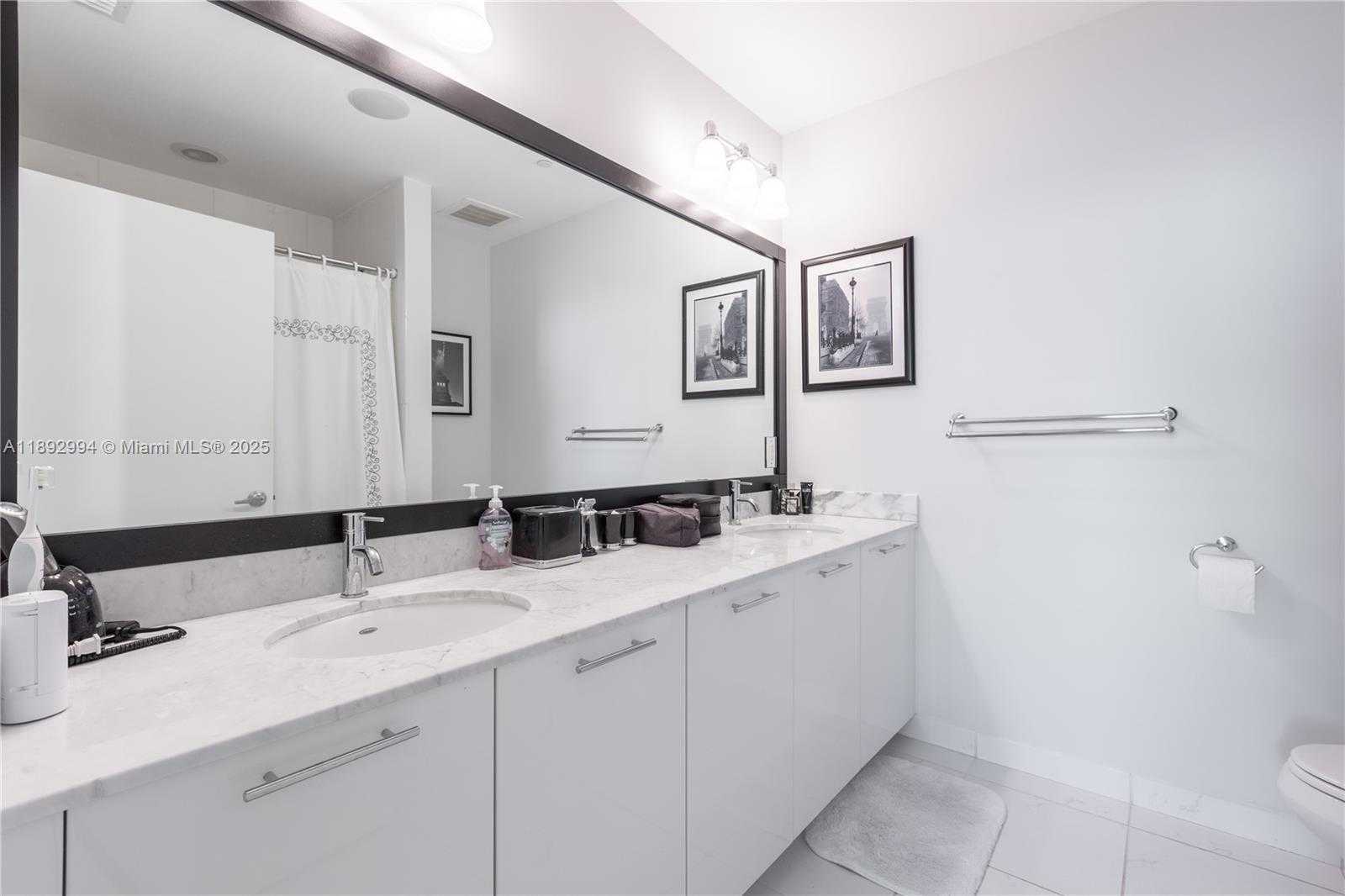 Small Image of 950 BRICKELL BAY DR #5011, Miami Number 22
