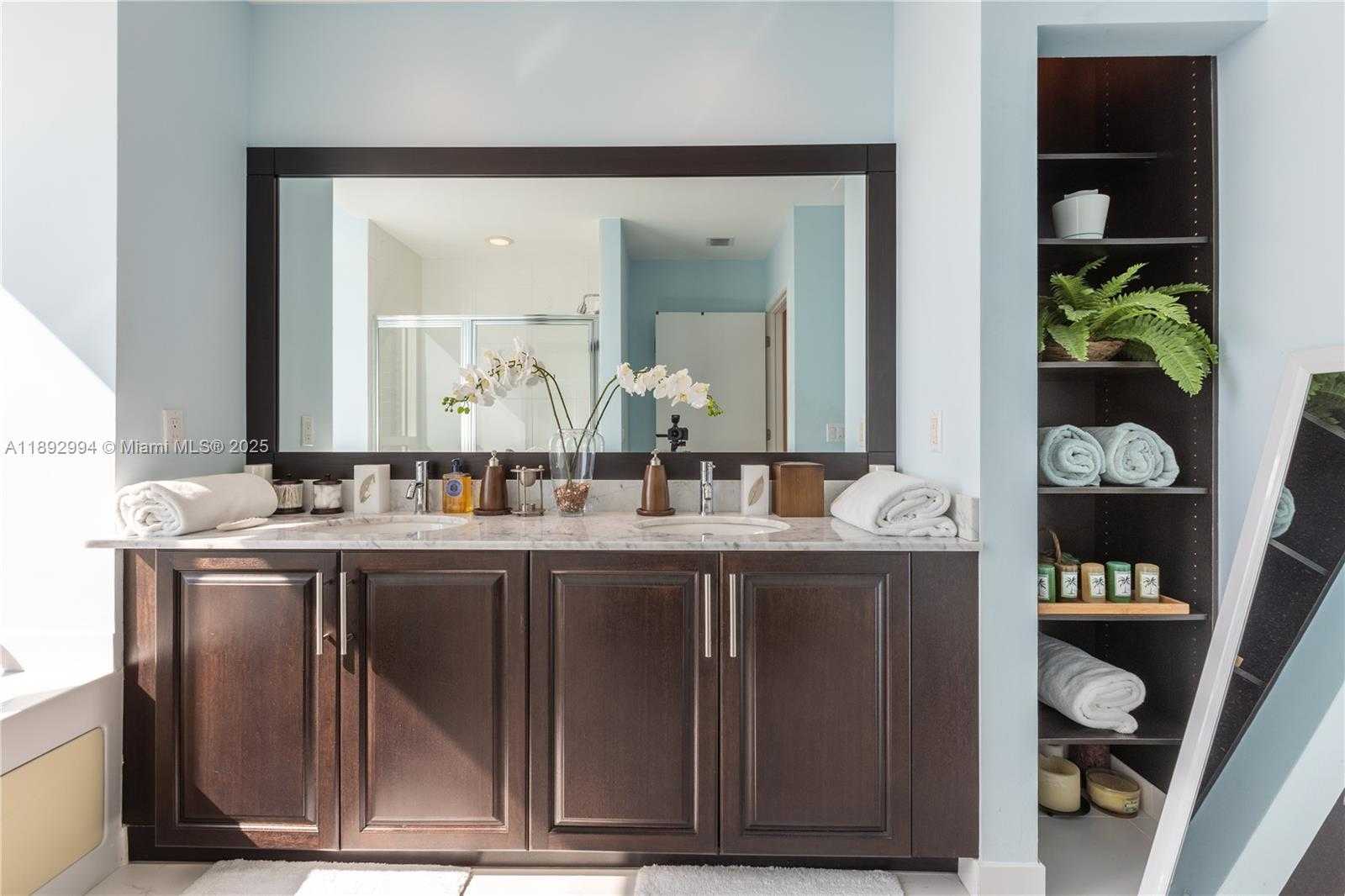 Small Image of 950 BRICKELL BAY DR #5011, Miami Number 23