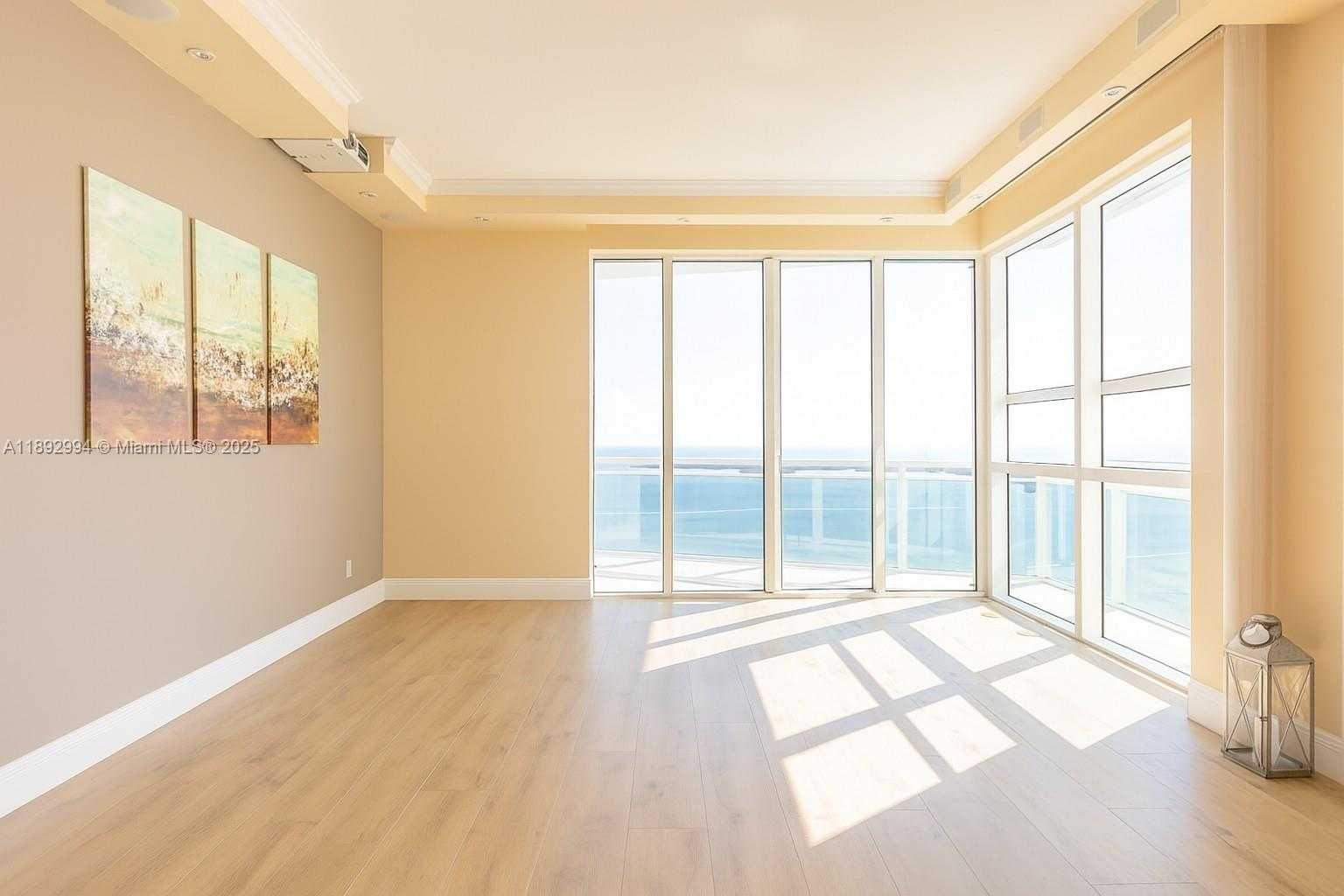 Small Image of 950 BRICKELL BAY DR #5011, Miami Number 8