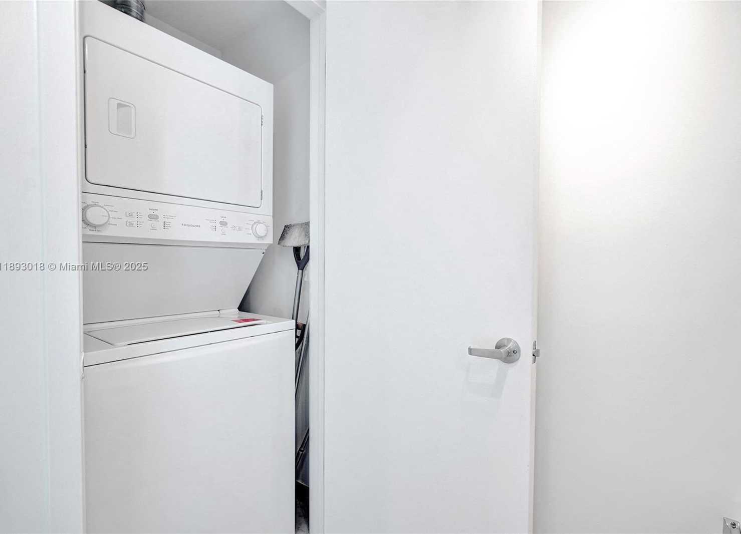 Small Image of 3301 NORTH EAST 1ST AVE #H2205, Miami Number 13