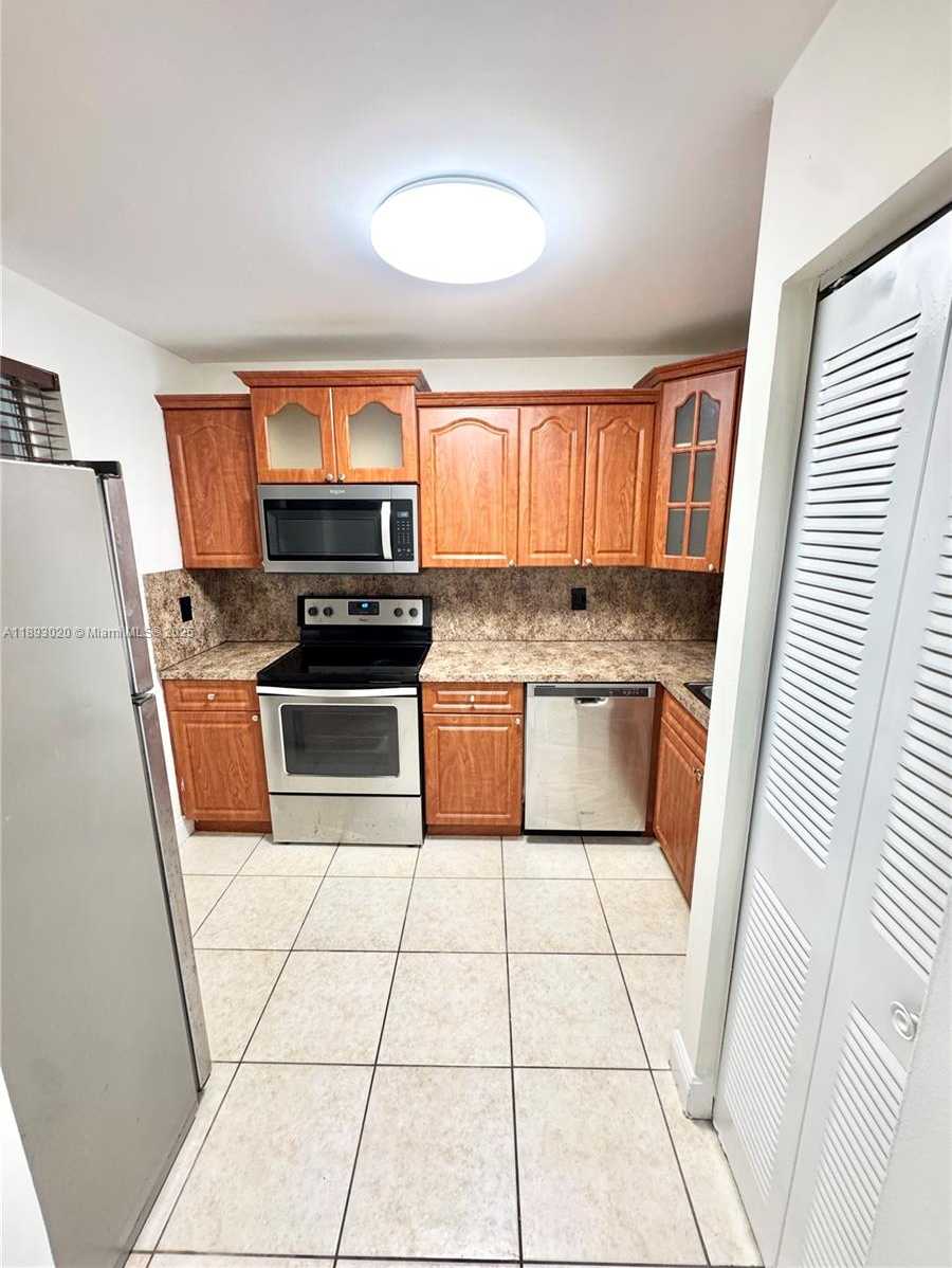Small Image of 2800 RIVERSIDE DR #201-1, Coral Springs Number 6