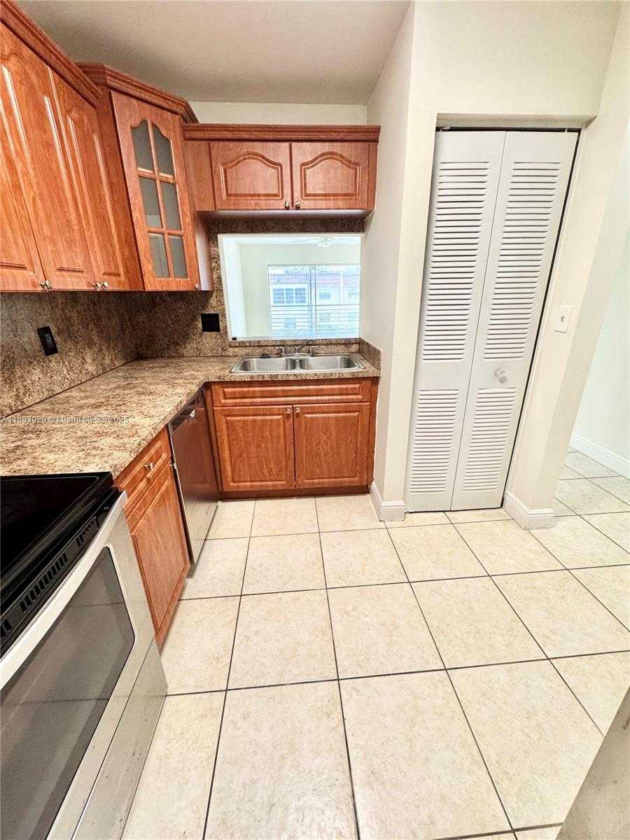 Small Image of 2800 RIVERSIDE DR #201-1, Coral Springs Number 7
