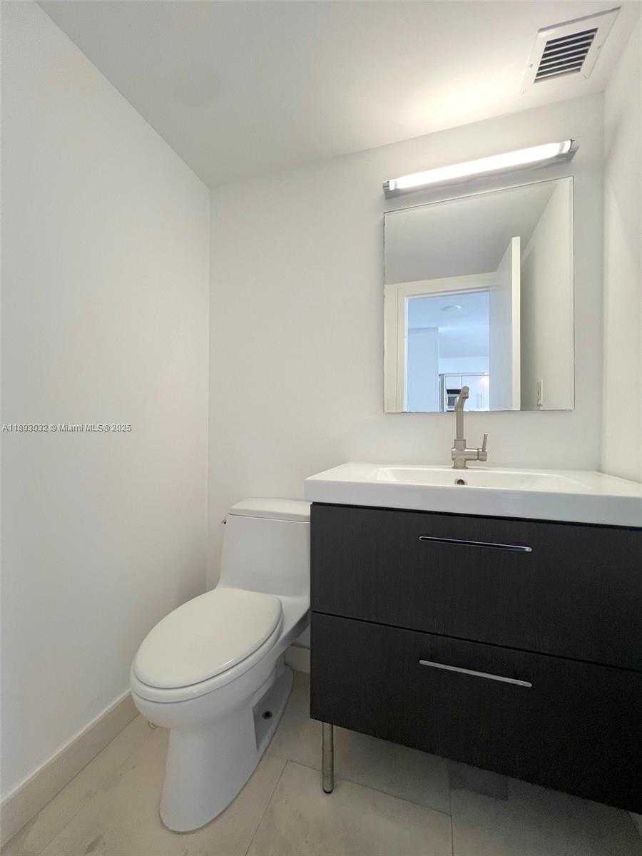 Small Image of 1800 COLLINS AVE #12E, Miami Beach Number 5