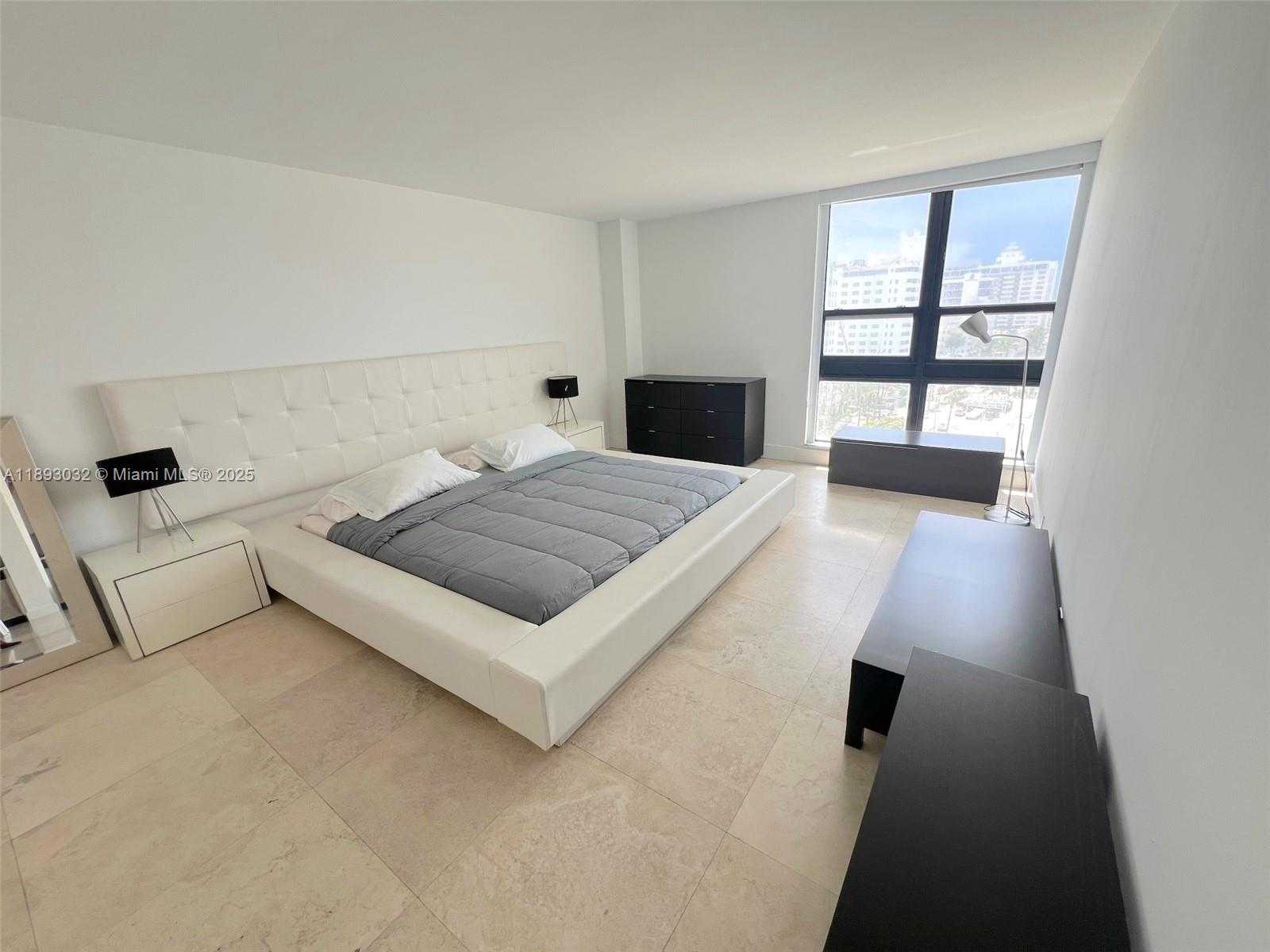Small Image of 1800 COLLINS AVE #12E, Miami Beach Number 7