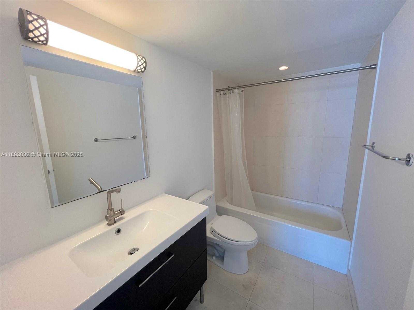 Small Image of 1800 COLLINS AVE #12E, Miami Beach Number 8