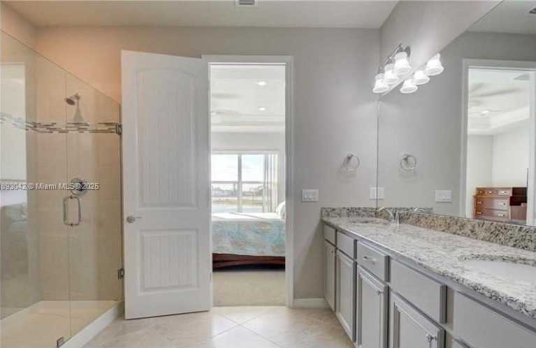 Small Image of 1422 SILK OAK DR, Hollywood Number 12