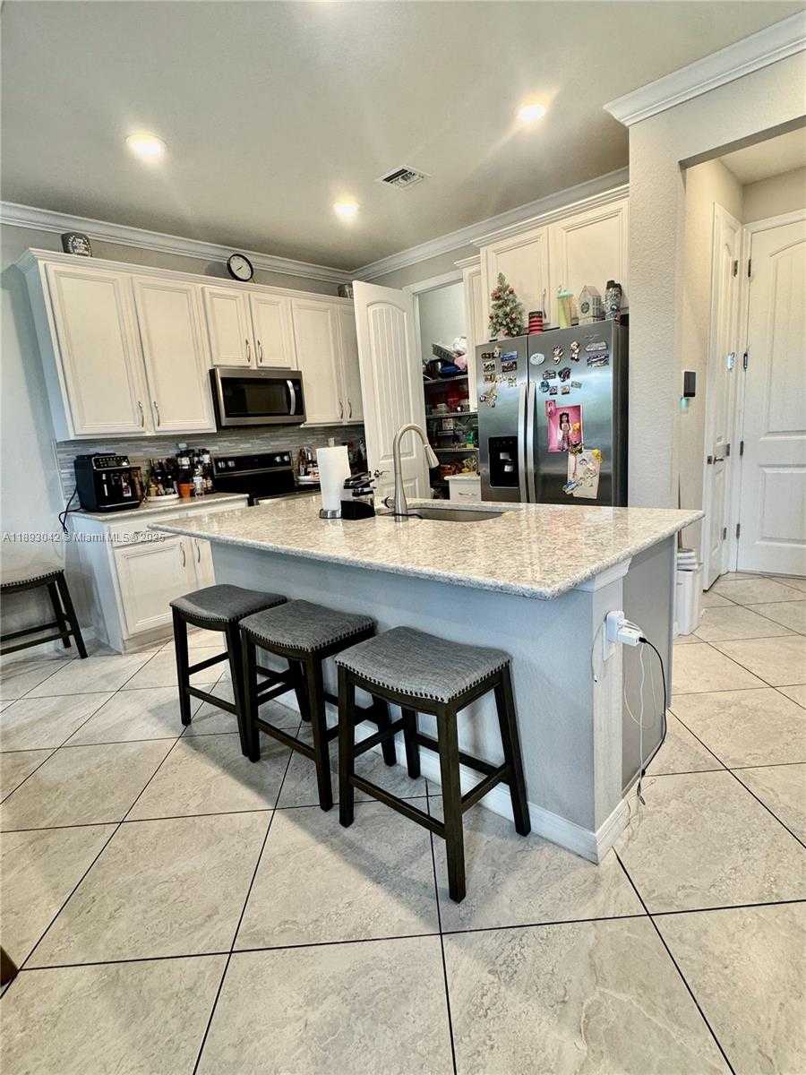 Small Image of 1422 SILK OAK DR, Hollywood Number 5