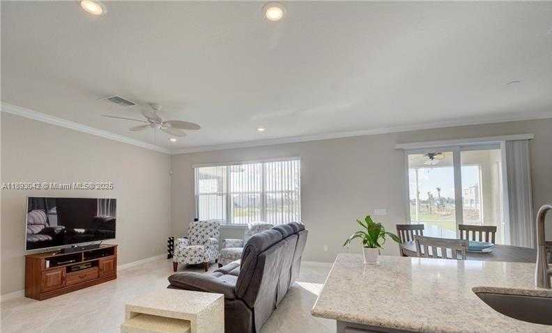 Small Image of 1422 SILK OAK DR, Hollywood Number 6