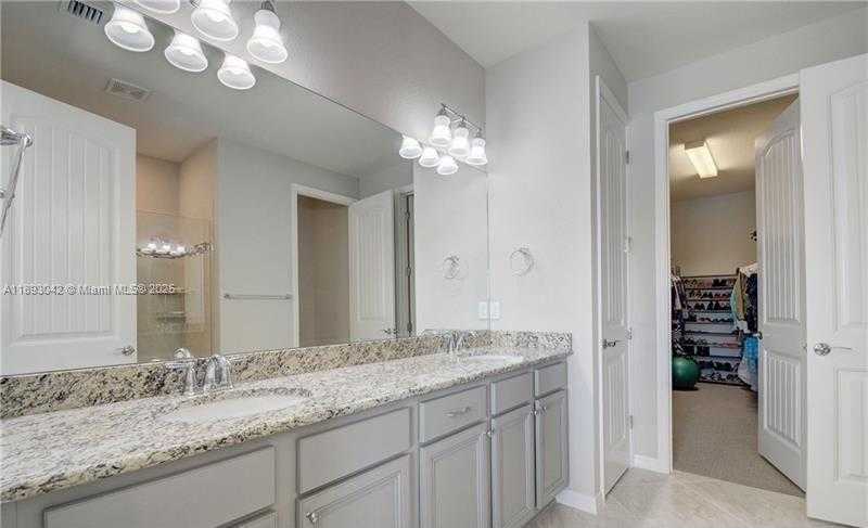 Small Image of 1422 SILK OAK DR, Hollywood Number 9