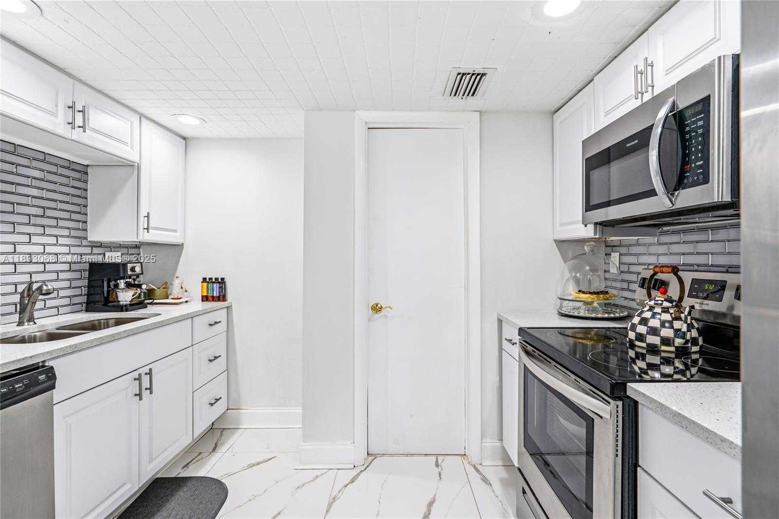 Small Image of 905 BRICKELL BAY DR #230, Miami Number 30