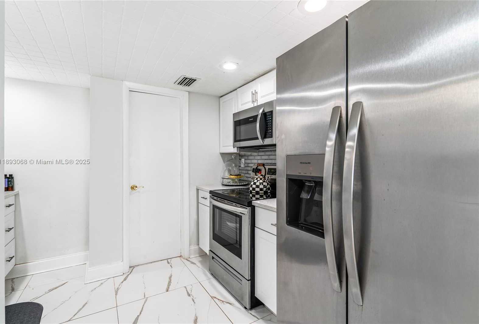Small Image of 905 BRICKELL BAY DR #230, Miami Number 32