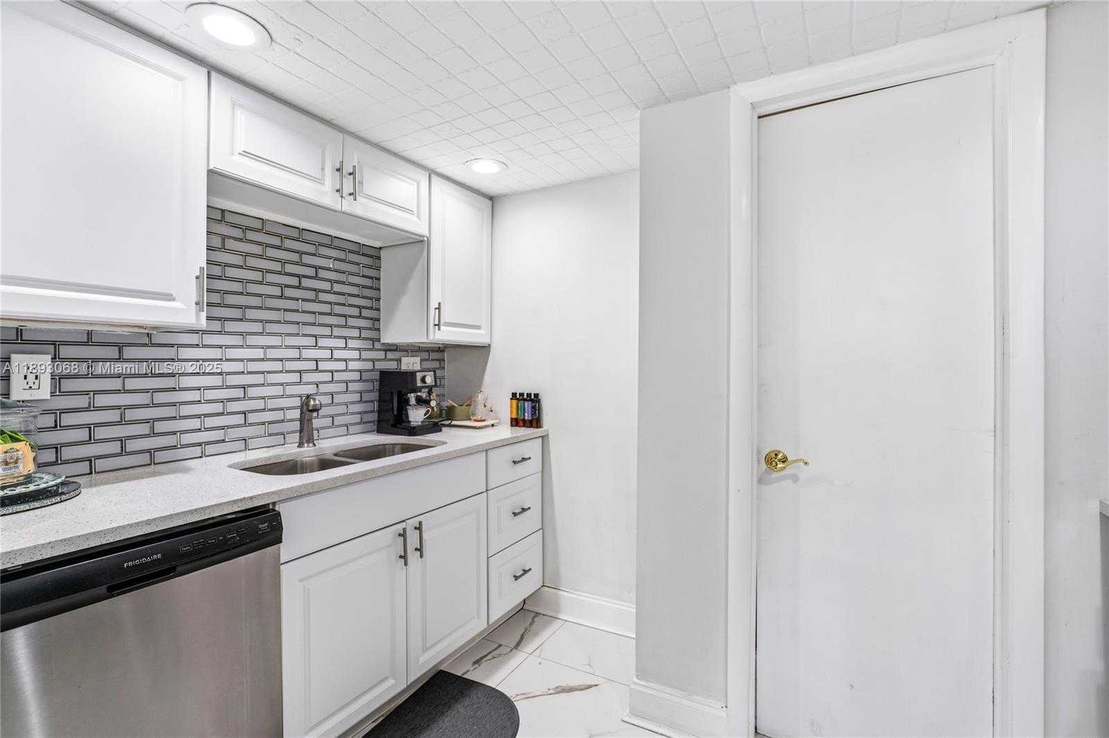 Small Image of 905 BRICKELL BAY DR #230, Miami Number 34