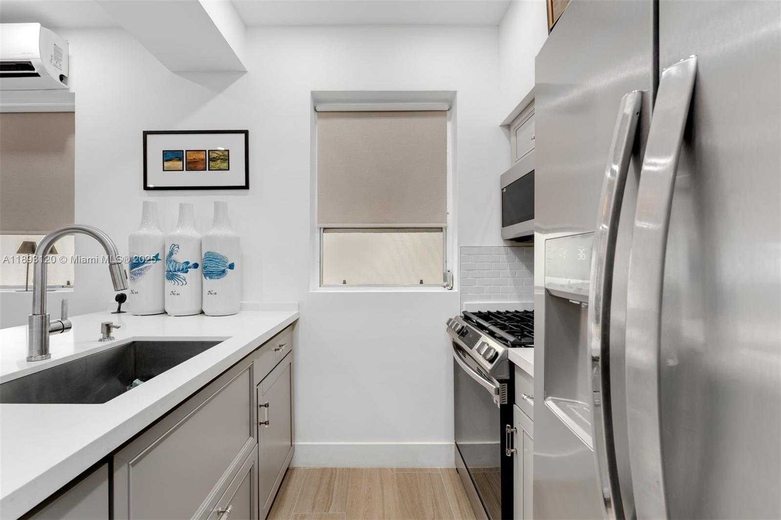 Small Image of 4720 PINE TREE DRIVE #2, Miami Beach Number 10