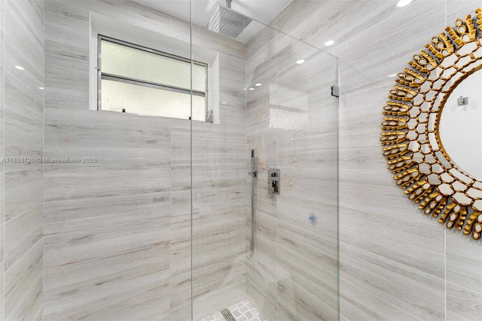 Small Image of 4720 PINE TREE DRIVE #2, Miami Beach Number 15
