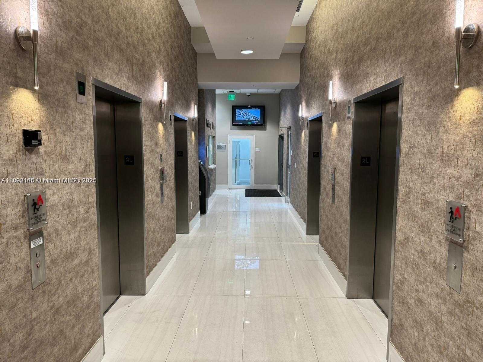 Small Image of 1200 BRICKELL BAY DR #2918, Miami Number 6