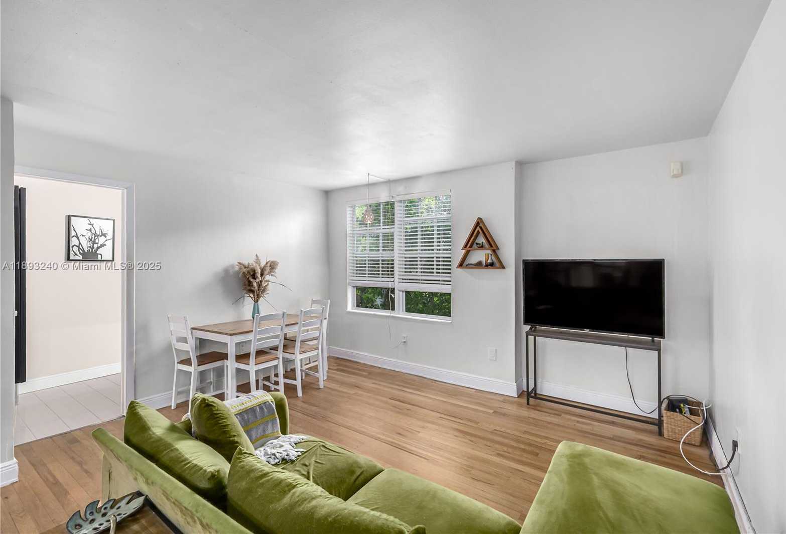 Small Image of 932 7TH ST #932A, Miami Beach Number 4