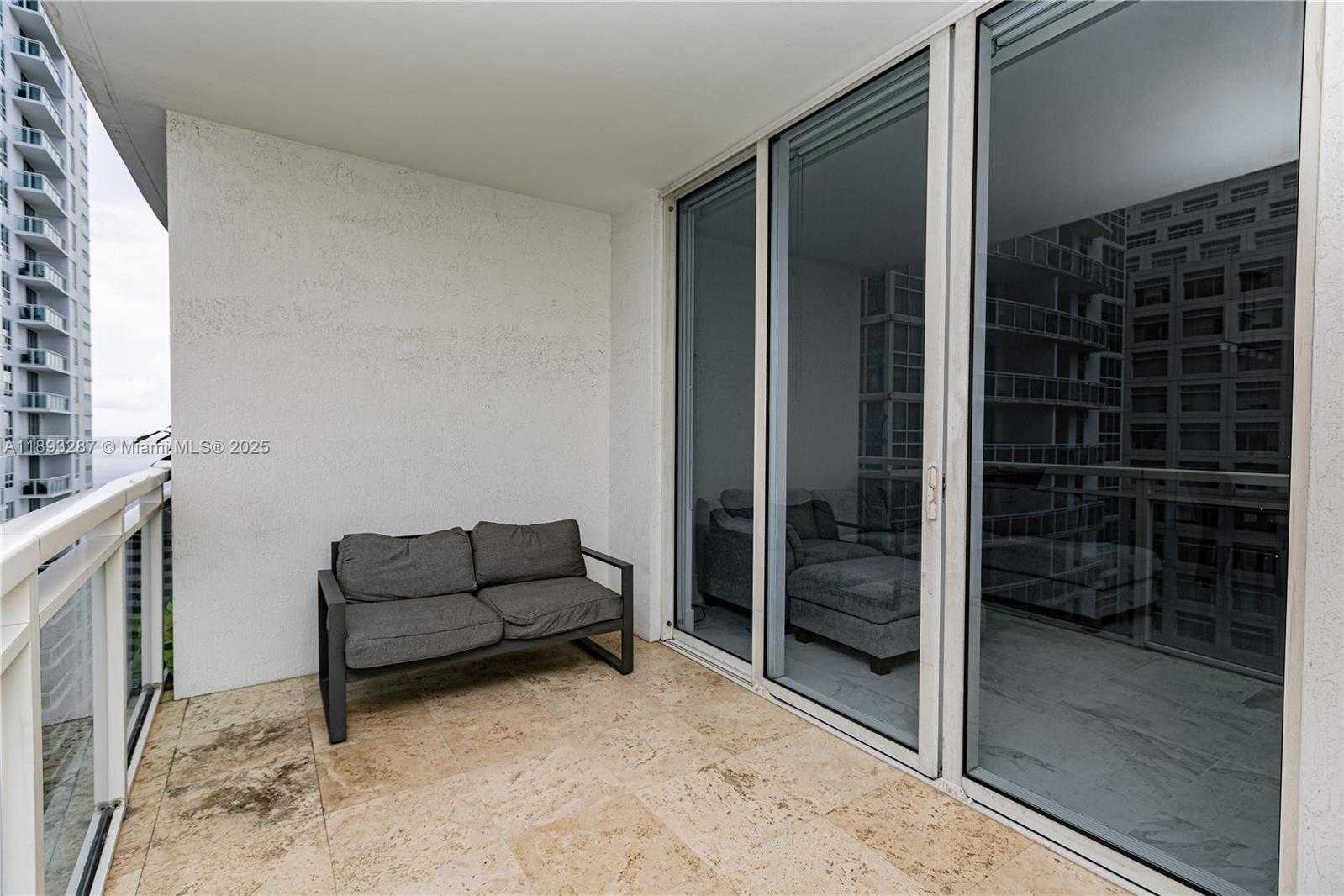 Small Image of 951 BRICKELL AVE #2601, Miami Number 4