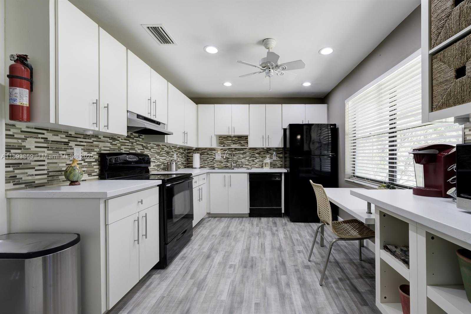 Small Image of 1731 PALMLAND DR #1, Boynton Beach Number 17