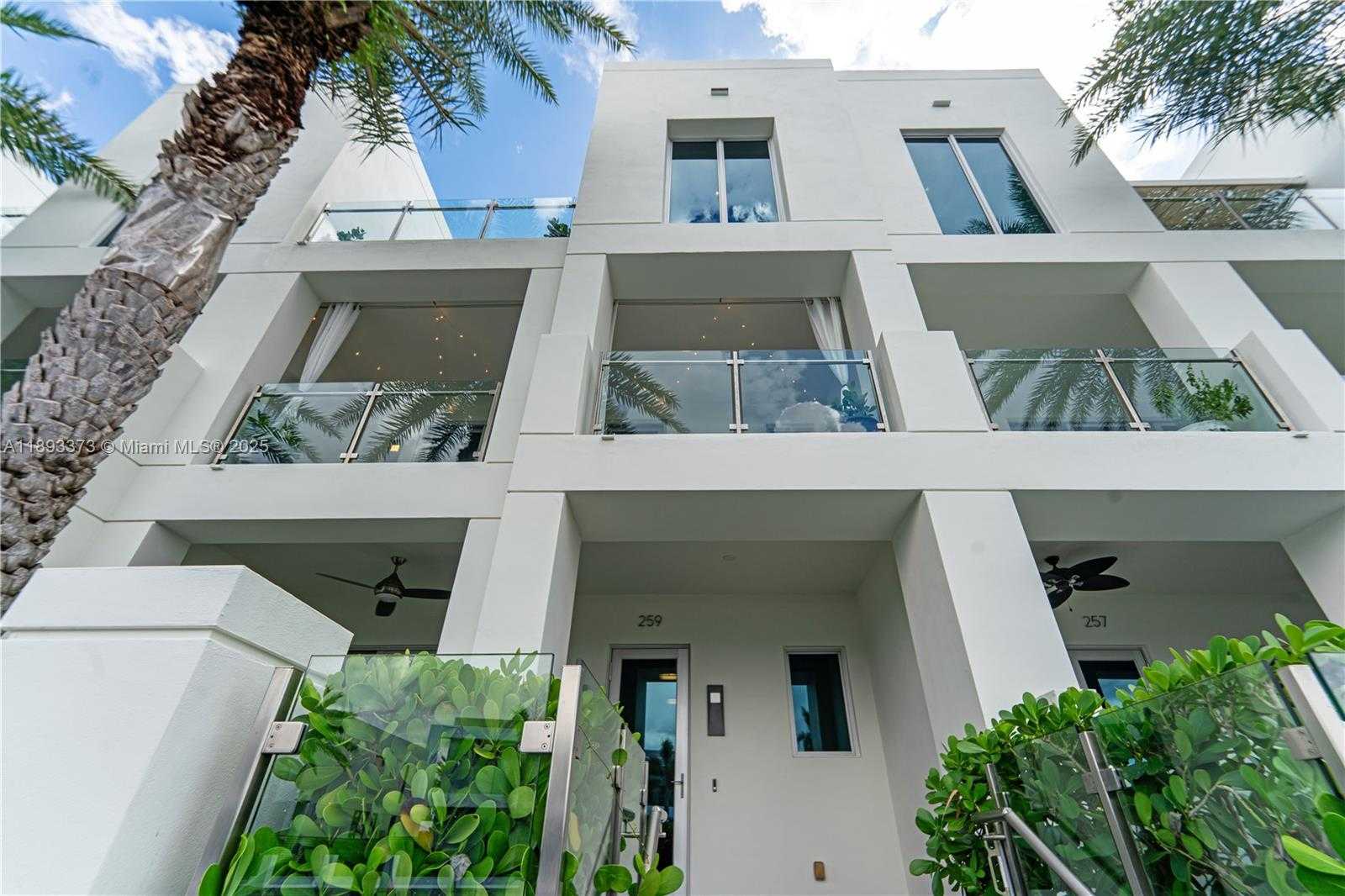 Small Image of 259 SHORE CT, Lauderdale By The Sea Number 7