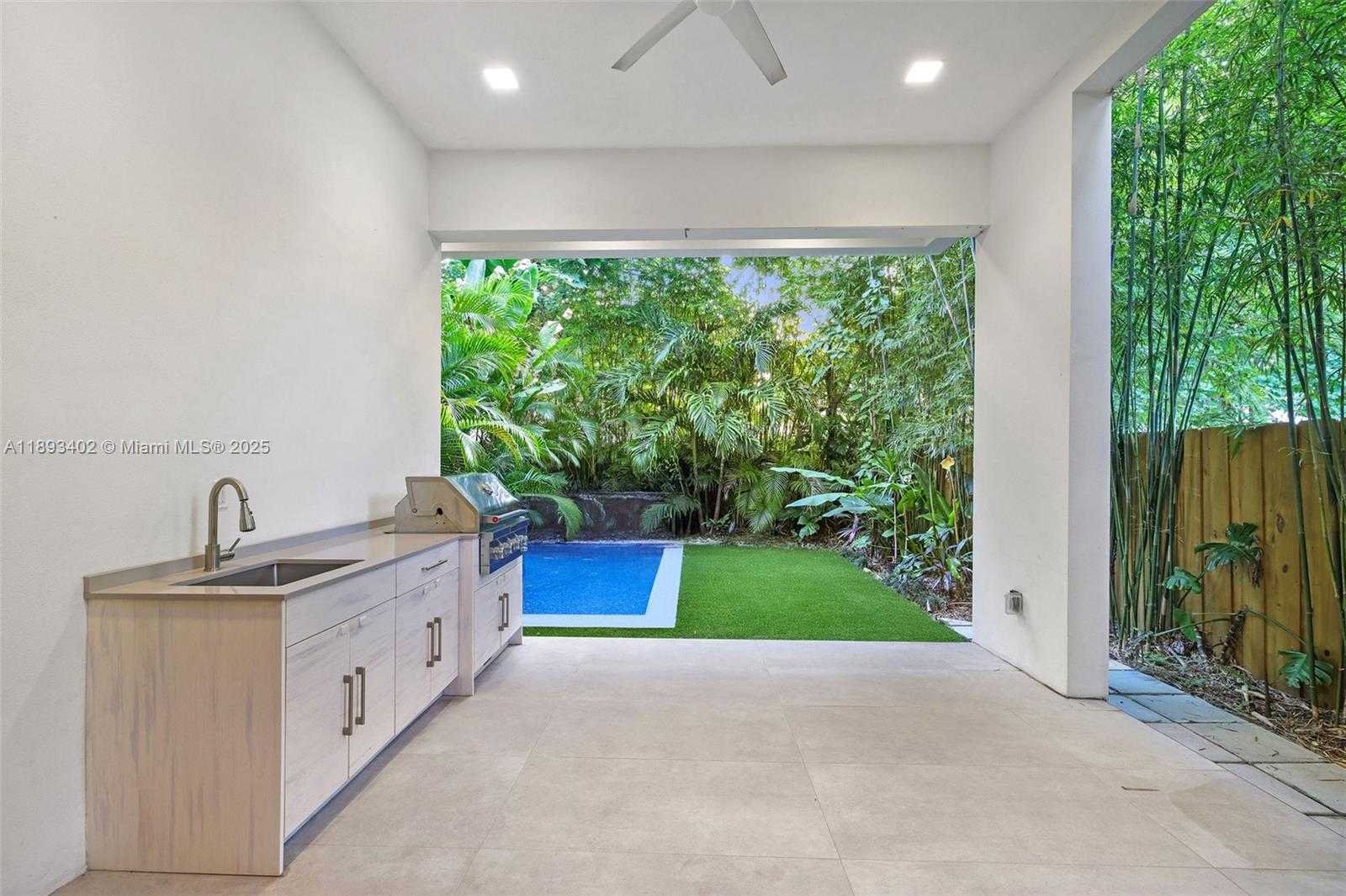 Small Image of 3063 ELIZABETH ST, Miami Number 12