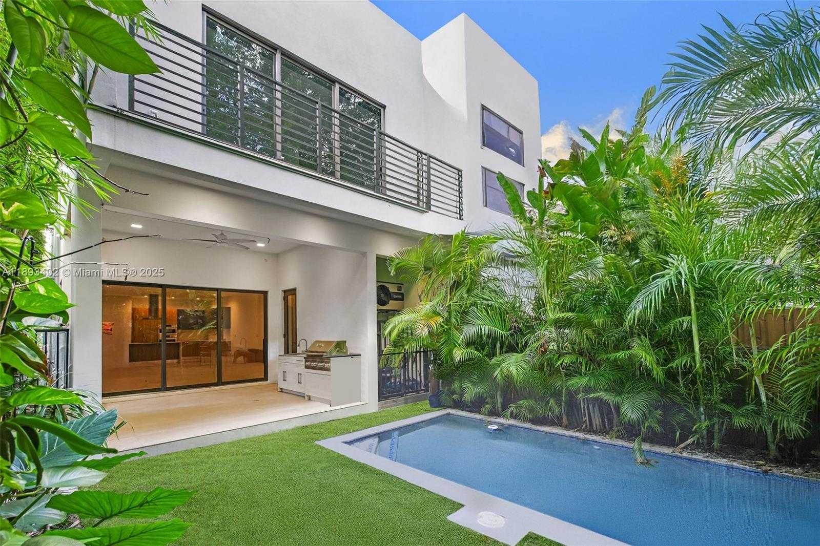 Small Image of 3063 ELIZABETH ST, Miami Number 13