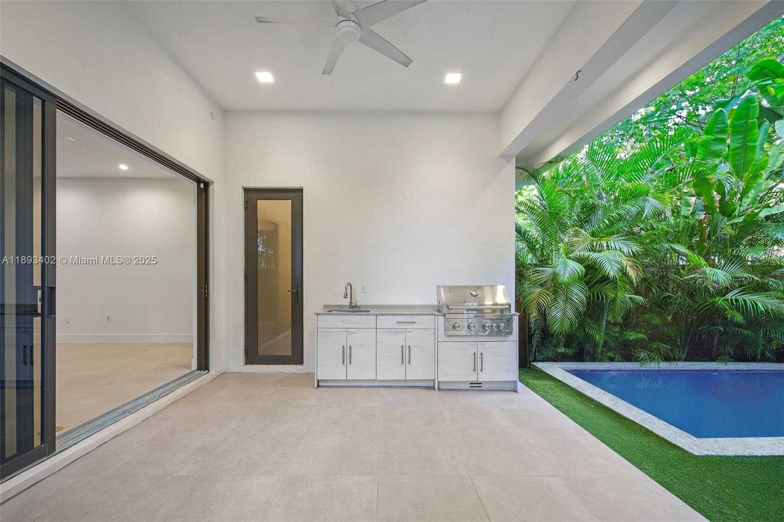 Small Image of 3063 ELIZABETH ST, Miami Number 14