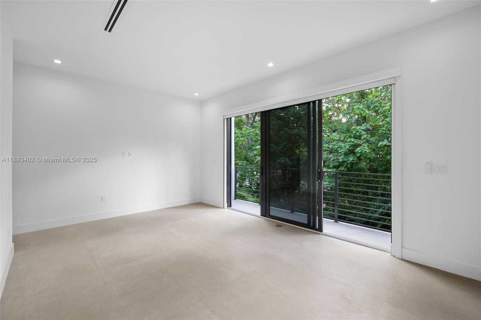 Small Image of 3063 ELIZABETH ST, Miami Number 18