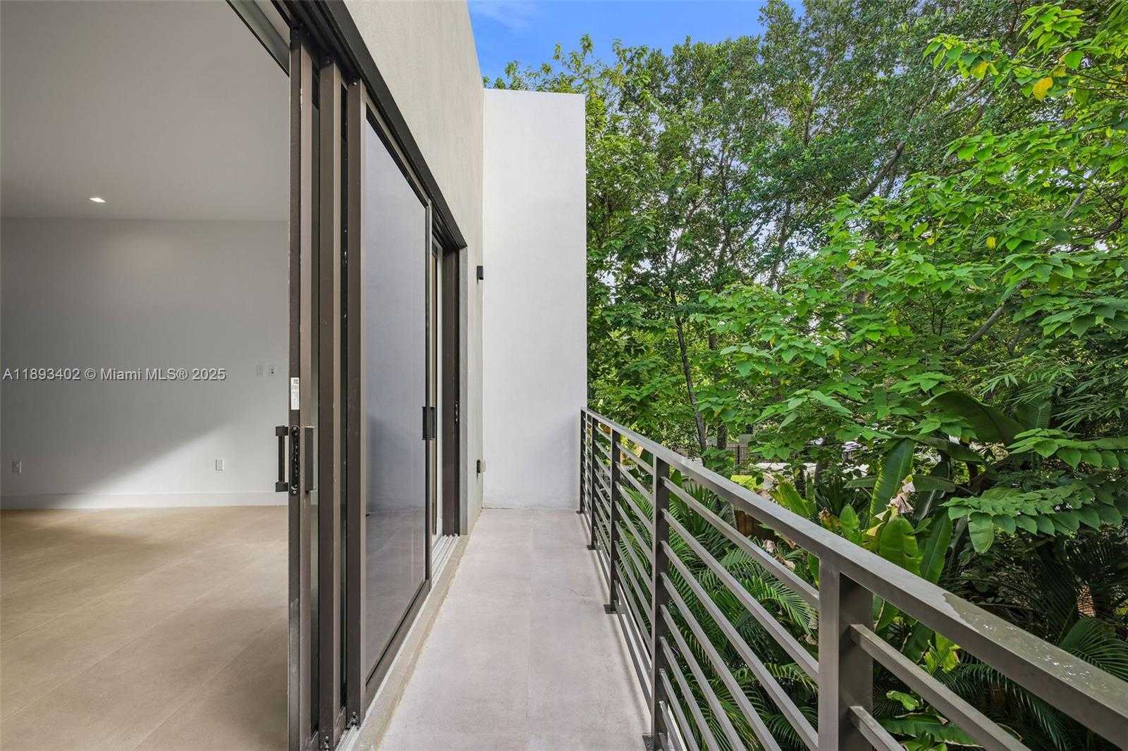 Small Image of 3063 ELIZABETH ST, Miami Number 19