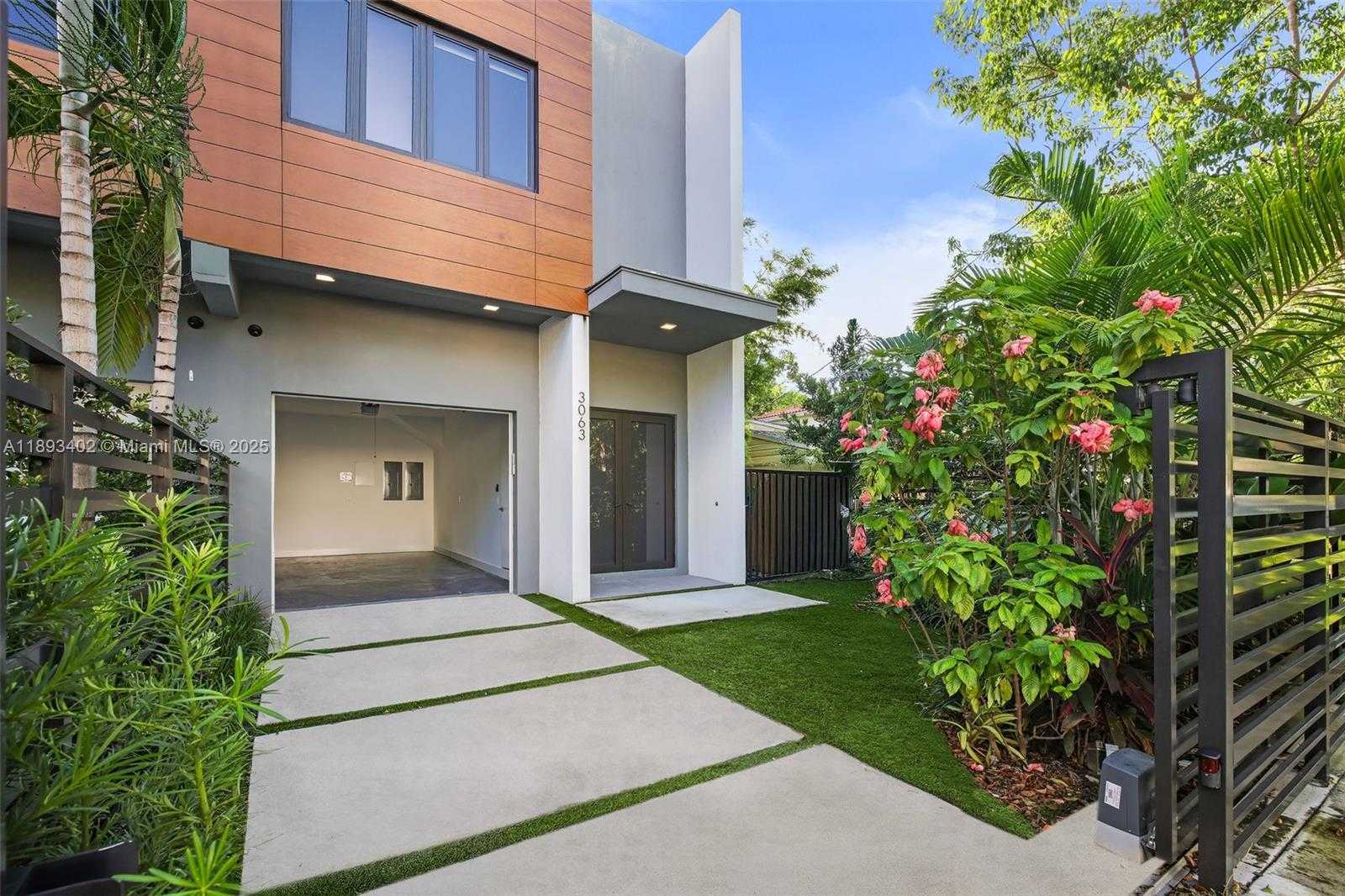 Small Image of 3063 ELIZABETH ST, Miami Number 2