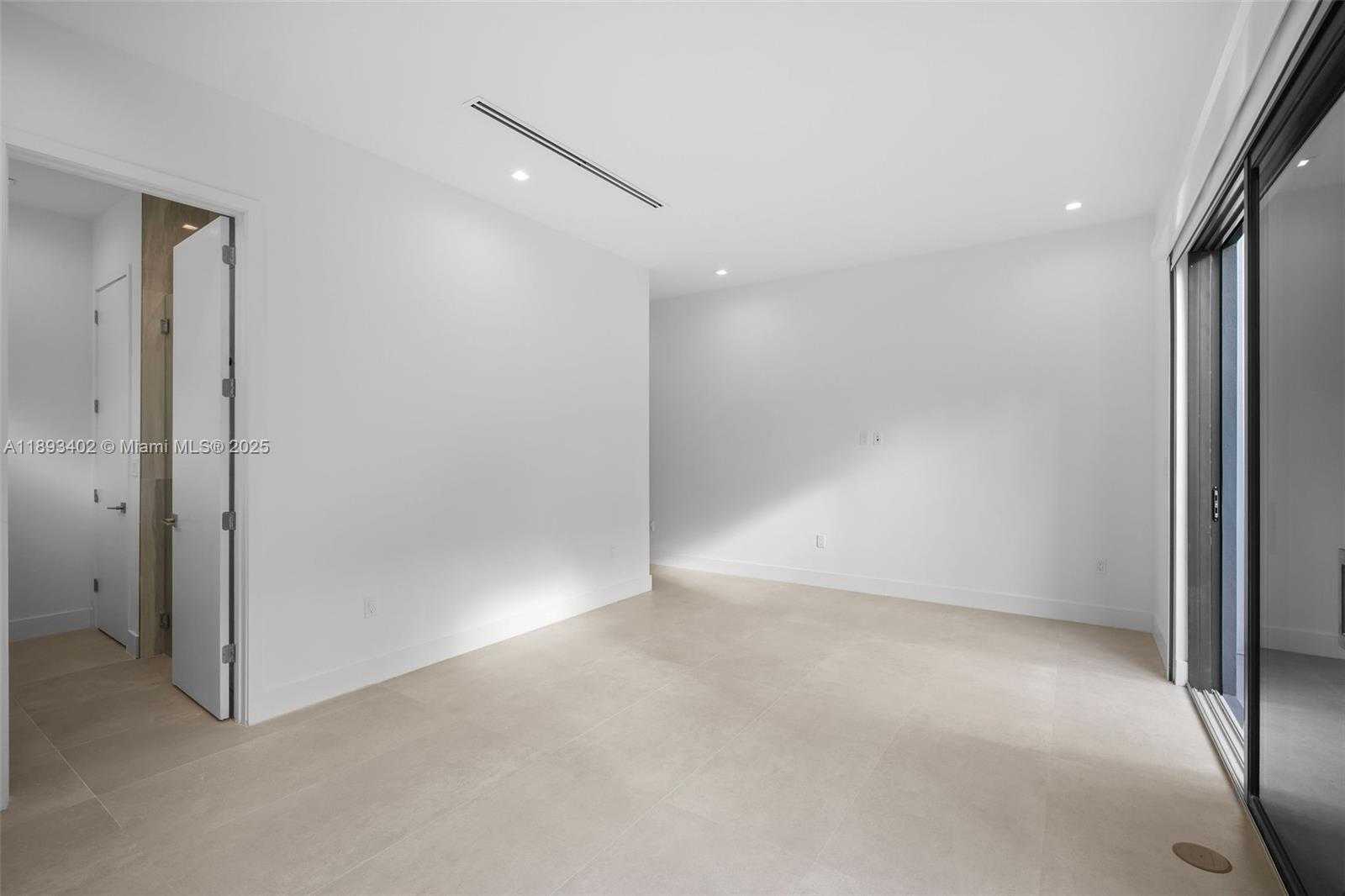 Small Image of 3063 ELIZABETH ST, Miami Number 21