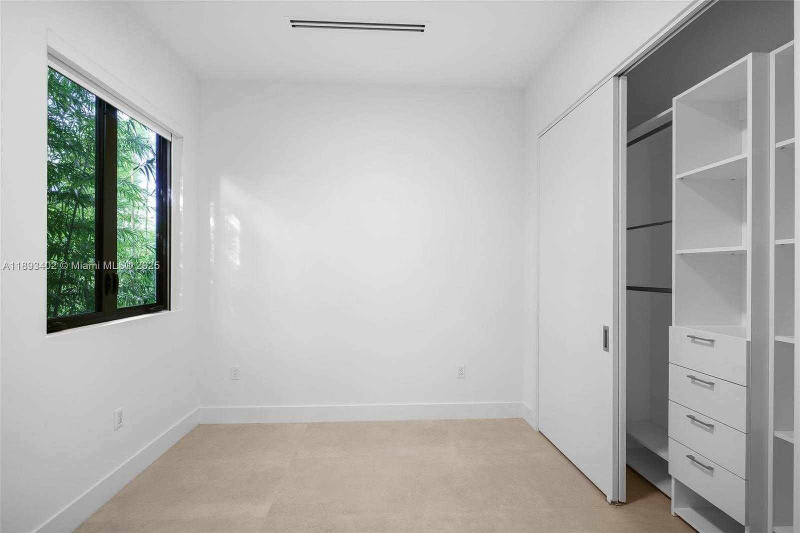Small Image of 3063 ELIZABETH ST, Miami Number 25