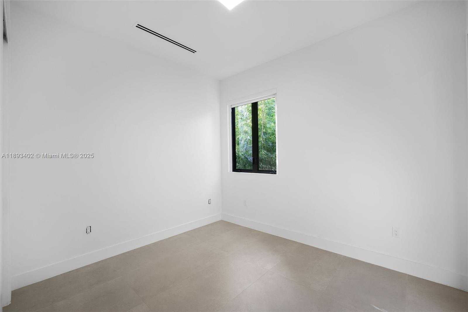 Small Image of 3063 ELIZABETH ST, Miami Number 28