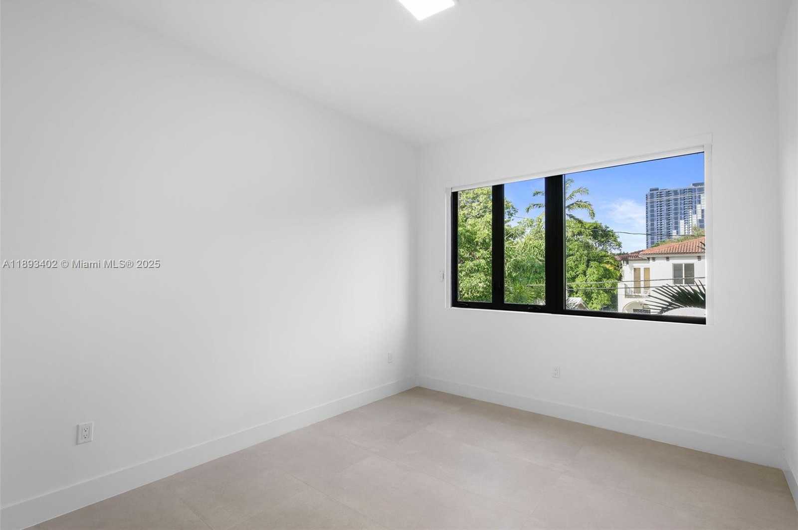Small Image of 3063 ELIZABETH ST, Miami Number 31