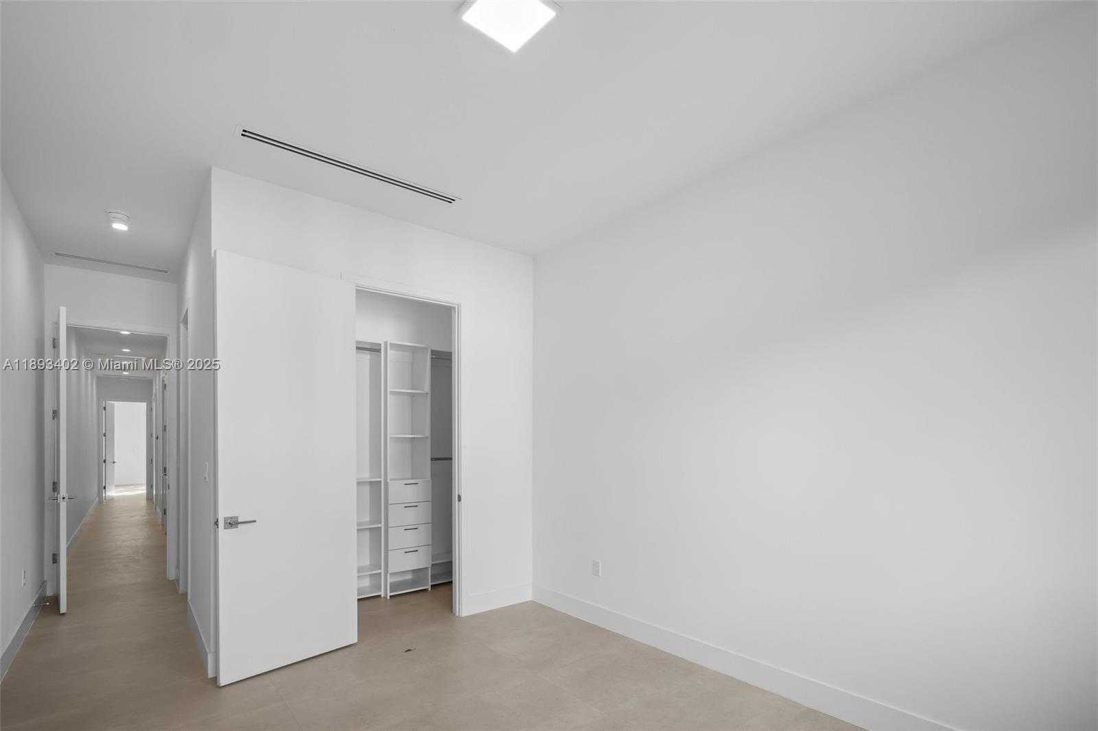 Small Image of 3063 ELIZABETH ST, Miami Number 32