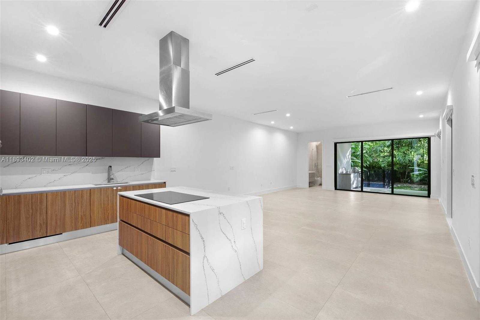 Small Image of 3063 ELIZABETH ST, Miami Number 6