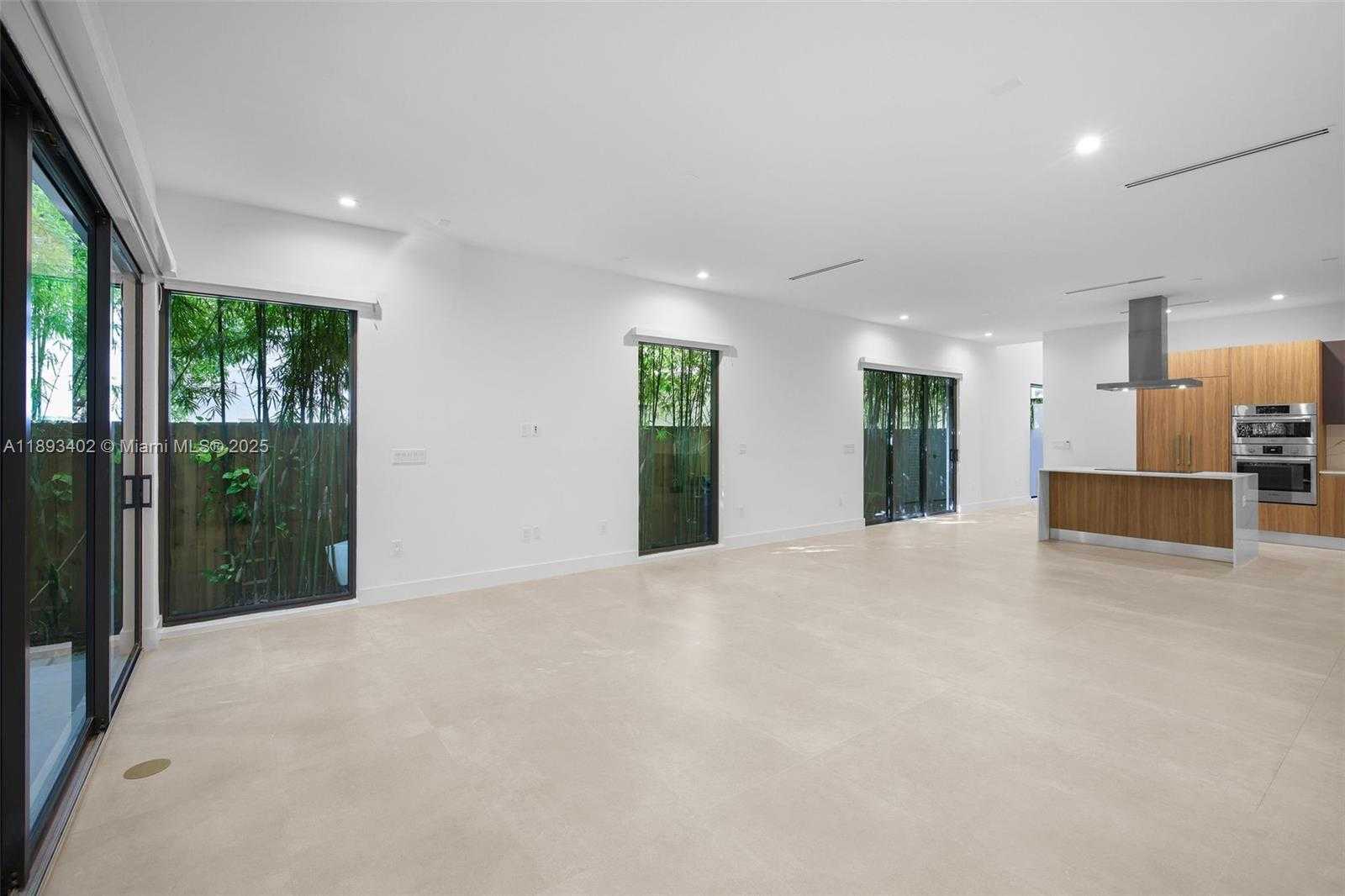 Small Image of 3063 ELIZABETH ST, Miami Number 8