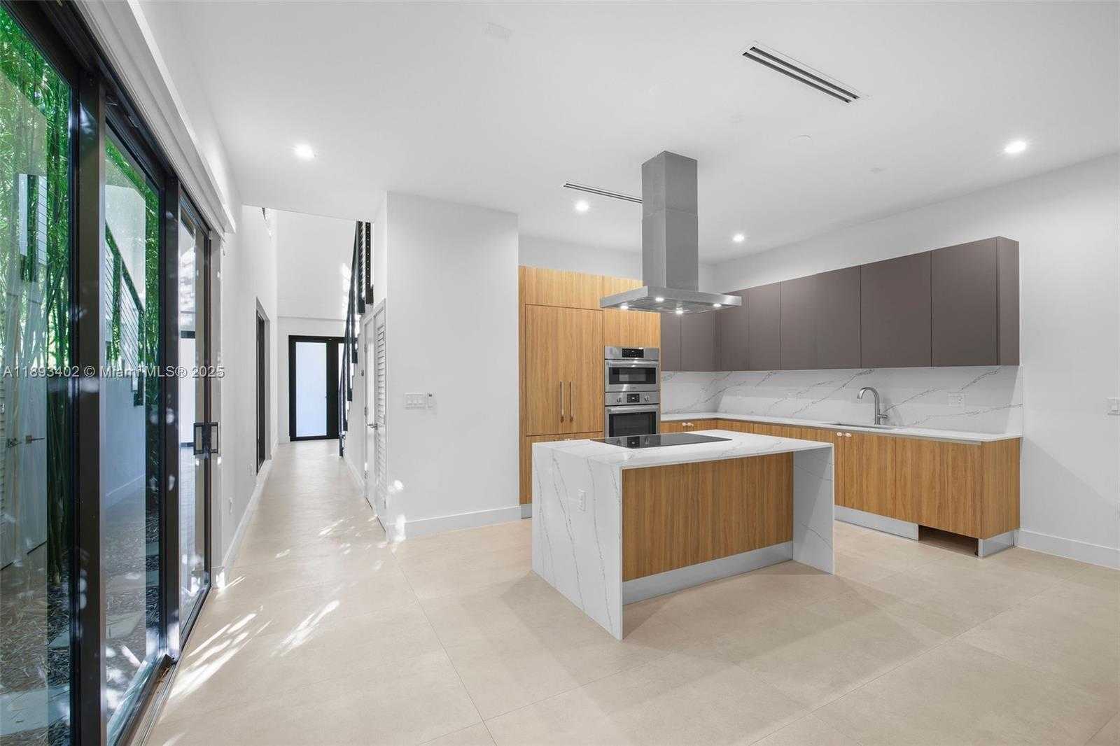 Small Image of 3063 ELIZABETH ST, Miami Number 9
