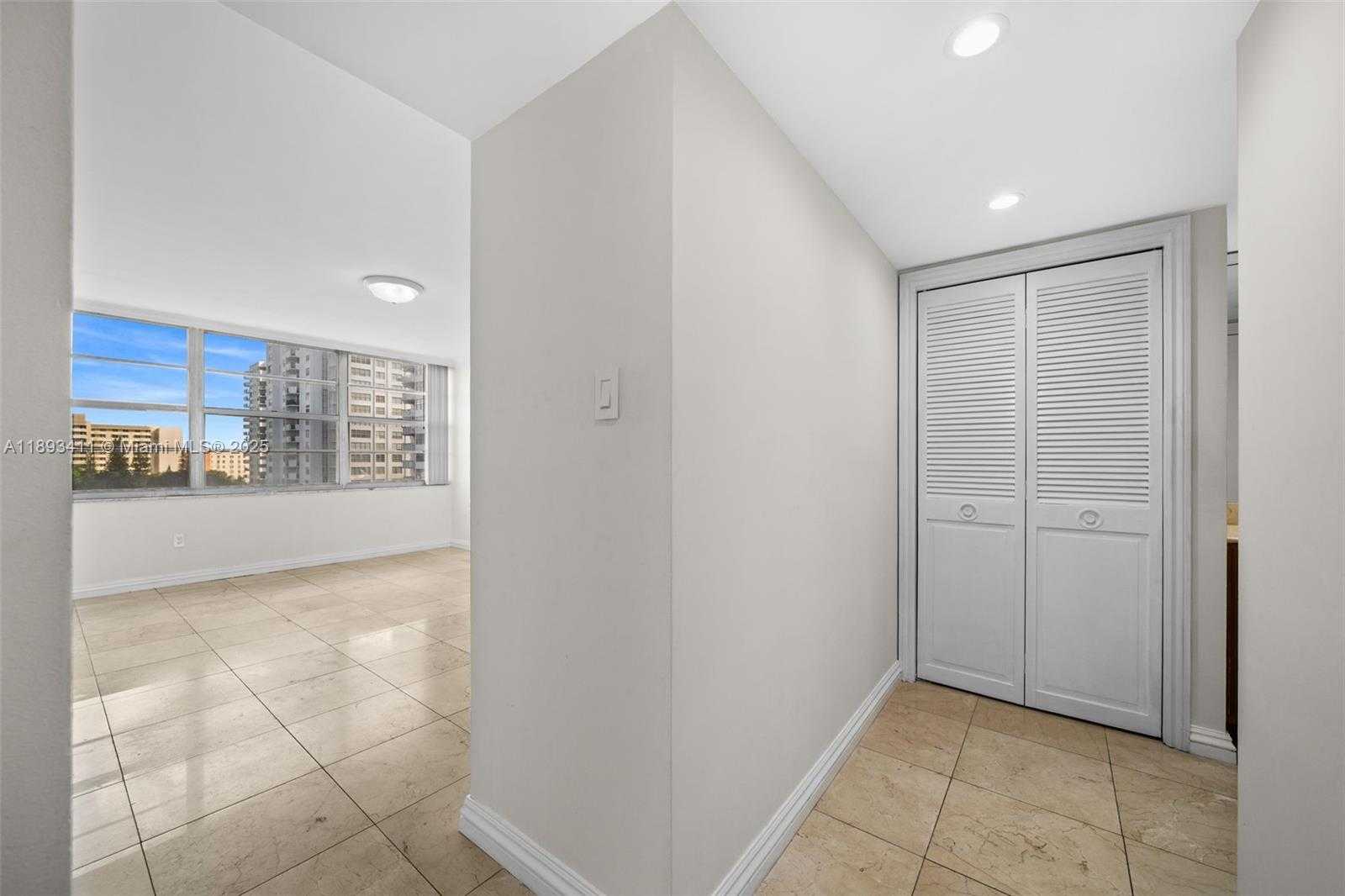 Small Image of 18011 BISCAYNE BLVD #902, Aventura Number 17