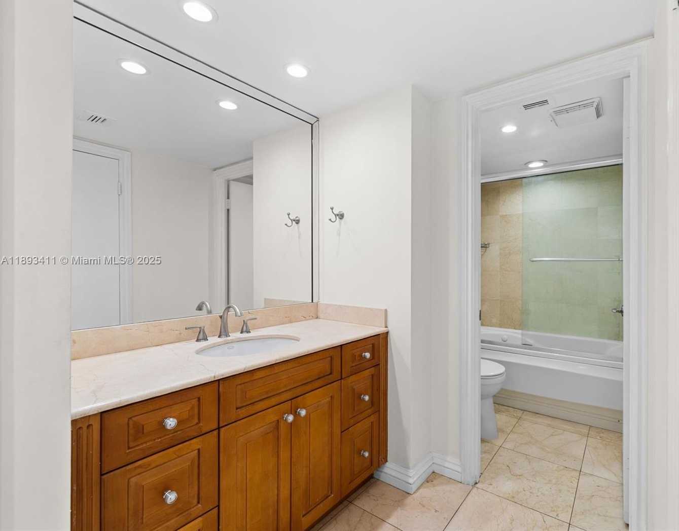 Small Image of 18011 BISCAYNE BLVD #902, Aventura Number 19