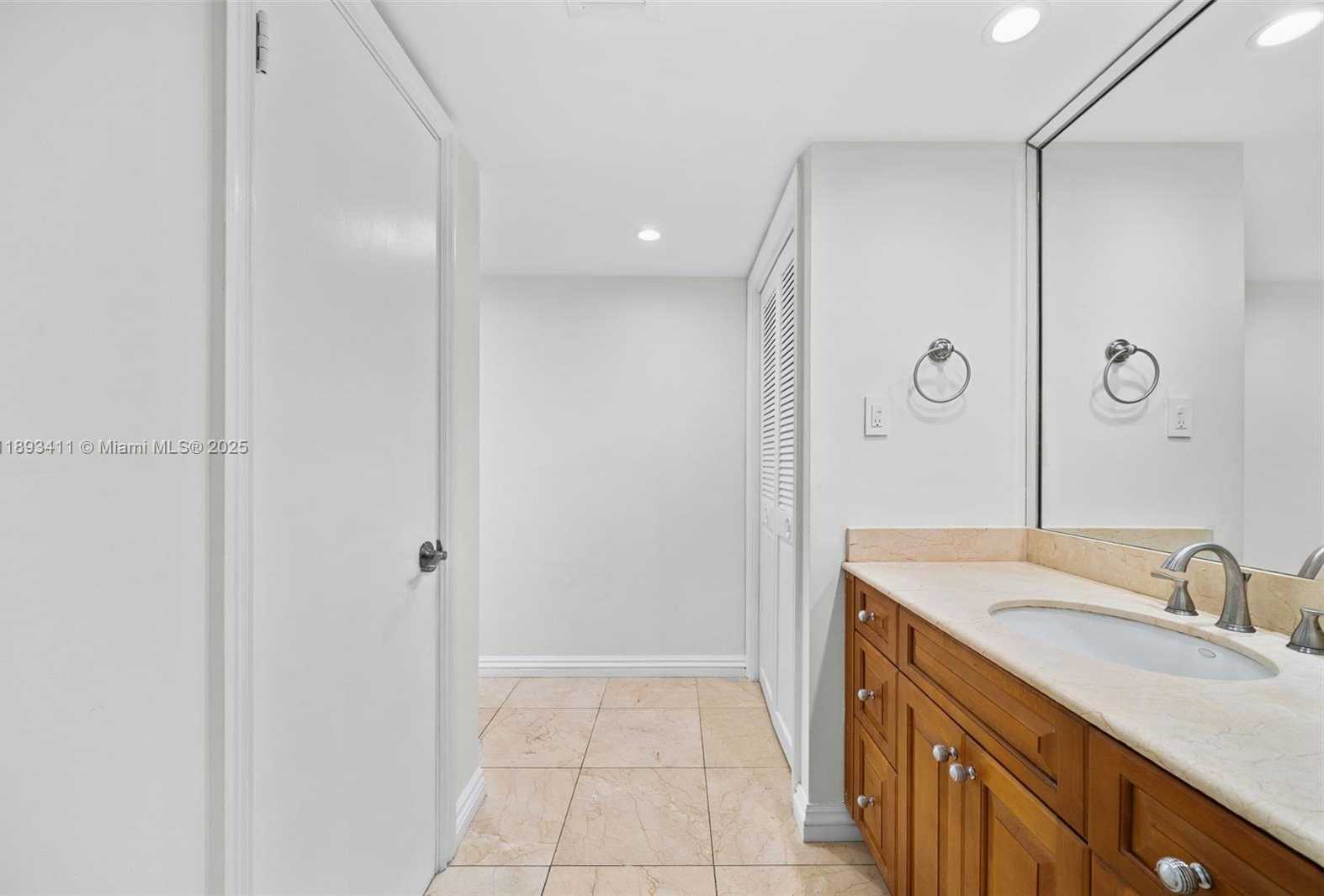 Small Image of 18011 BISCAYNE BLVD #902, Aventura Number 21