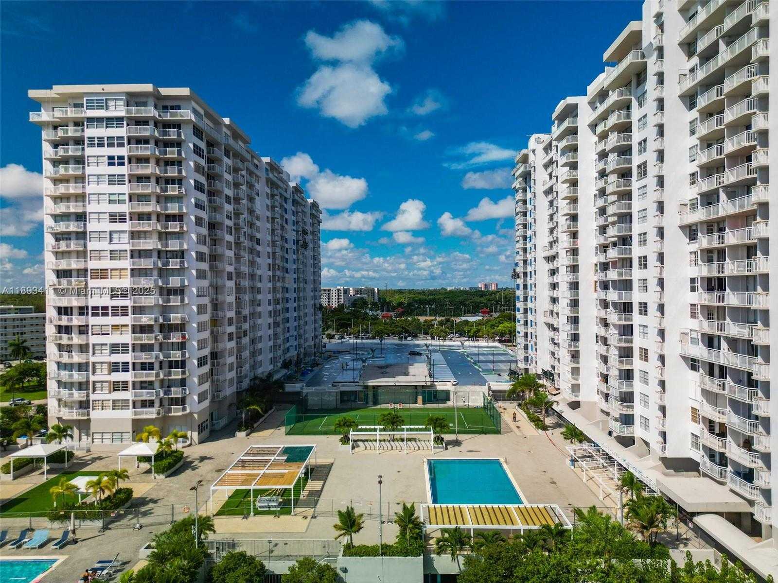 Small Image of 18011 BISCAYNE BLVD #902, Aventura Number 26