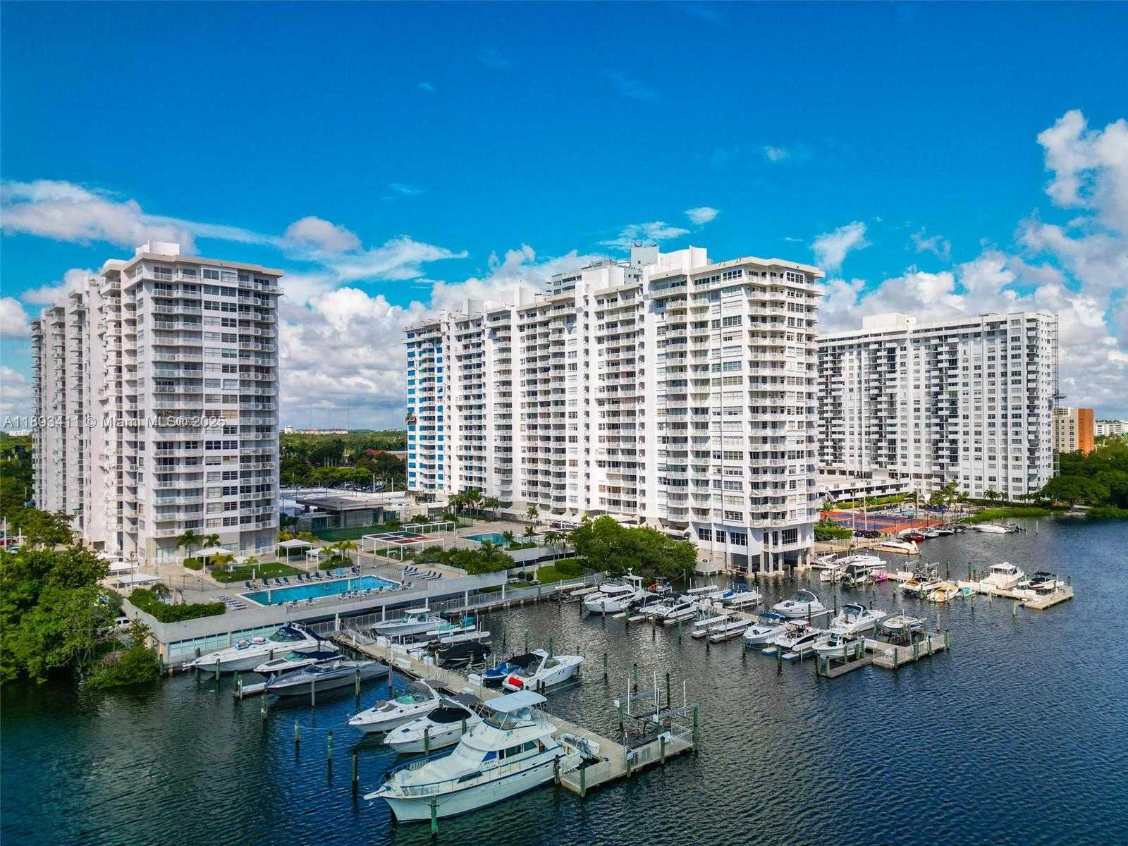 Small Image of 18011 BISCAYNE BLVD #902, Aventura Number 3